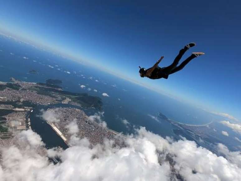 Paraquedista teve um encontro quase fatal com meteorito. (Fonte: Getty Images / Reprodu&ccedil;&atilde;o)