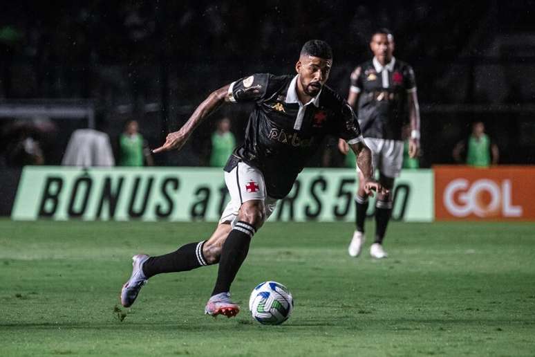 Paulinho é expulso e vira baixa no Vasco para pegar o Goiás, na Serrinha –