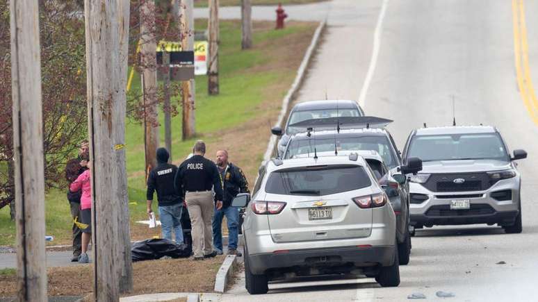 Policiais continuam buscando atirador