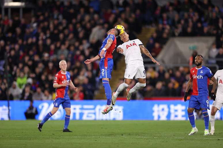 Tottenham vence Crystal Palace em primeiro jogo no novo estádio em