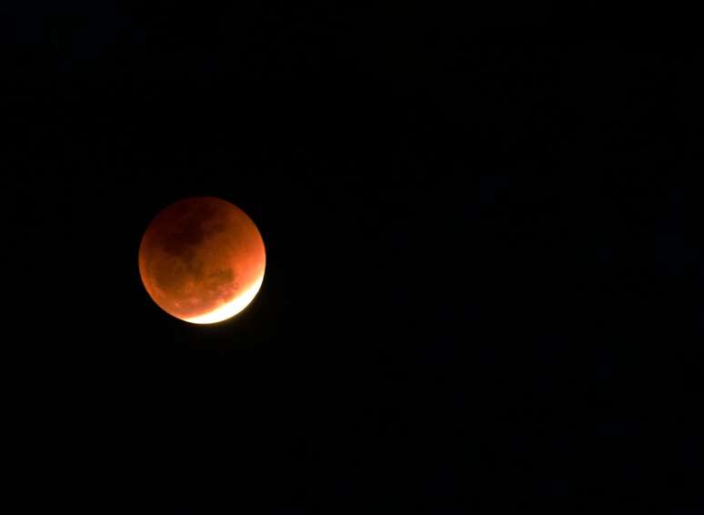 Veja como observar eclipse lunar neste sábado (28)