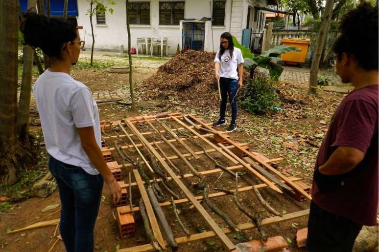 Leira de compostagem recebe os resíduos orgânicos