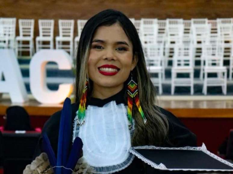 Liliane se torna 1ª indígena do povo Puyanawa com título de bacharel em História