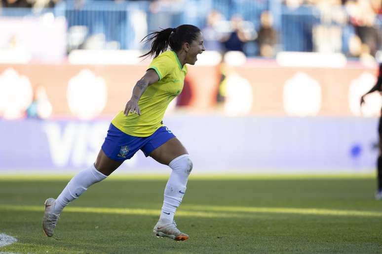 Debinha sai em disparada para comemorar o seu gol – Fotos: Leandro Lopes/CBF