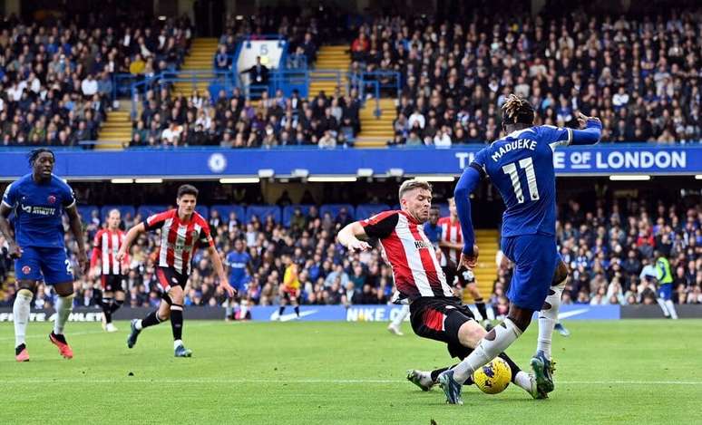 Chelsea vacila, leva empate do Everton e fica em 10º no Campeonato