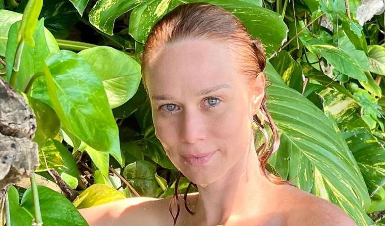 At 42, Mariana Ximenes poses naked, covers herself only with leaves and boldly steals the show: ‘It was also hot’
