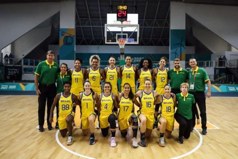 Brasil vence a Argentina no basquete feminino e está na final dos