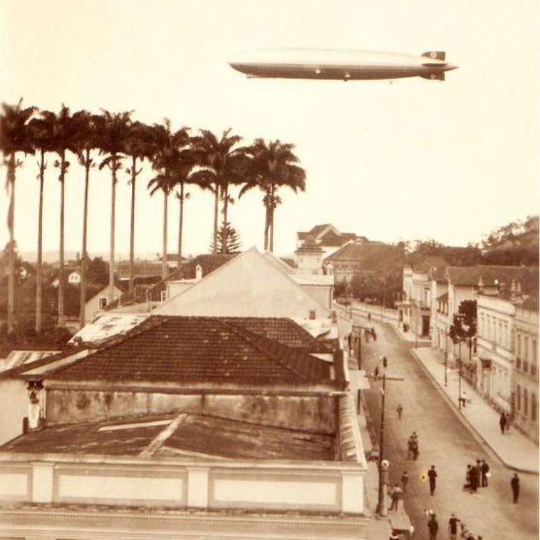 Graf Zeppelin sobrevoa a cidade de Joinville, em Santa Catarina