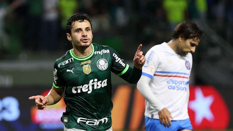 Raphael Veiga comemora seu gol diante do Bahia, no Allianz Parque –