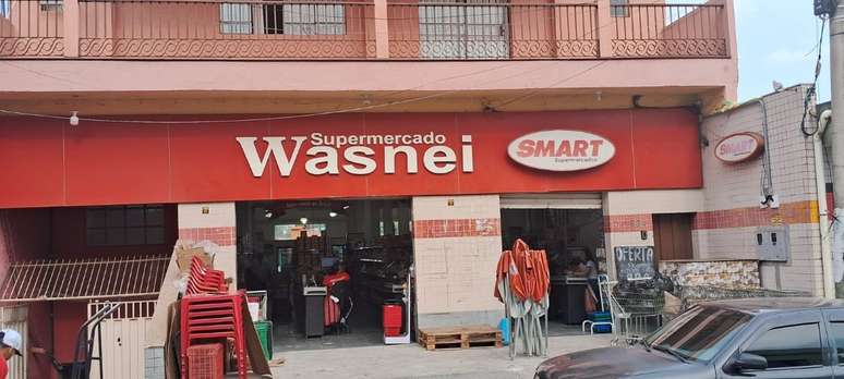 Em um dos primeiros imóveis da antiga Rua 30, na periferia de Belo Horizonte, funciona o supermercado que é referência na região