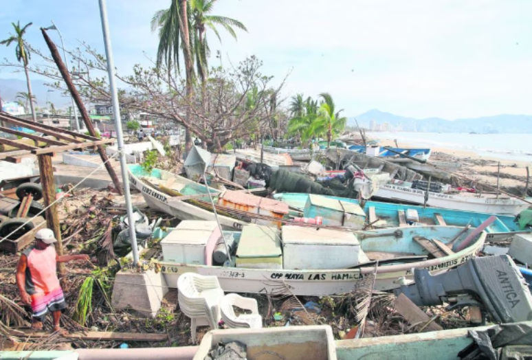 Os barqueiros estimam que haja mais de 100 mortos pelo furac&atilde;o, entre pescadores, marinheiros e pessoas soterradas por deslizamentos de terra.