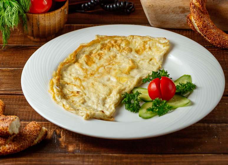 Receita de omelete na air fryer leva apenas 20 minutos