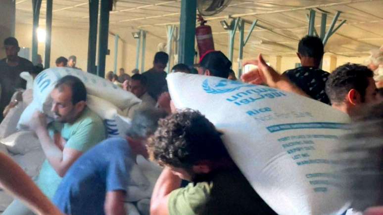 Segundo UNRWA, saques em armazéns são "sinal preocupante de que a ordem civil está começando a ruir" em Gaza.