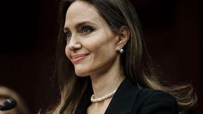 Angelina Jolie ganhou as manchetes em 2013 ao anunciar que havia retirado as mamas por causa do risco elevado de câncer de mama