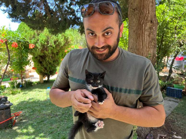 Os amigos de Issam Abdallah disseram que ele estava sempre cuidando dos gatos