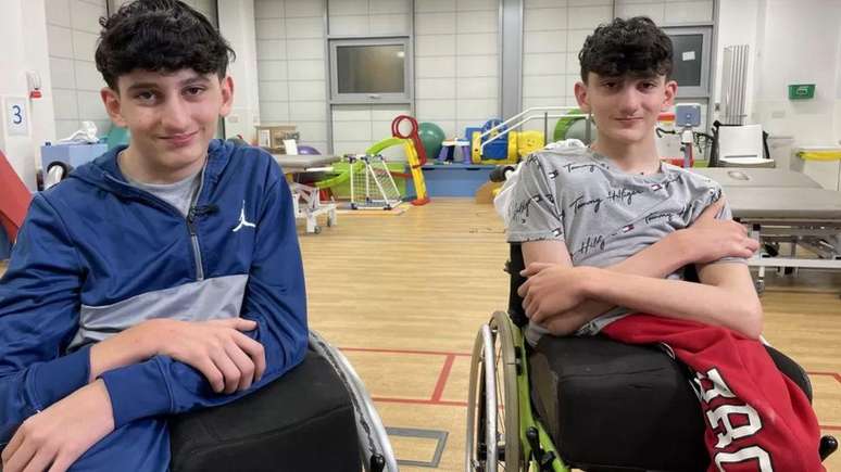 Hassan (&agrave; esquerda) e Hussein (&agrave; direita) se separaram quando tinham quatro meses de idade