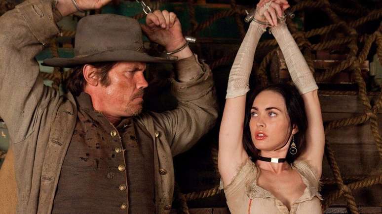 Josh Brolin e Megan Fox em Jonah Hex.