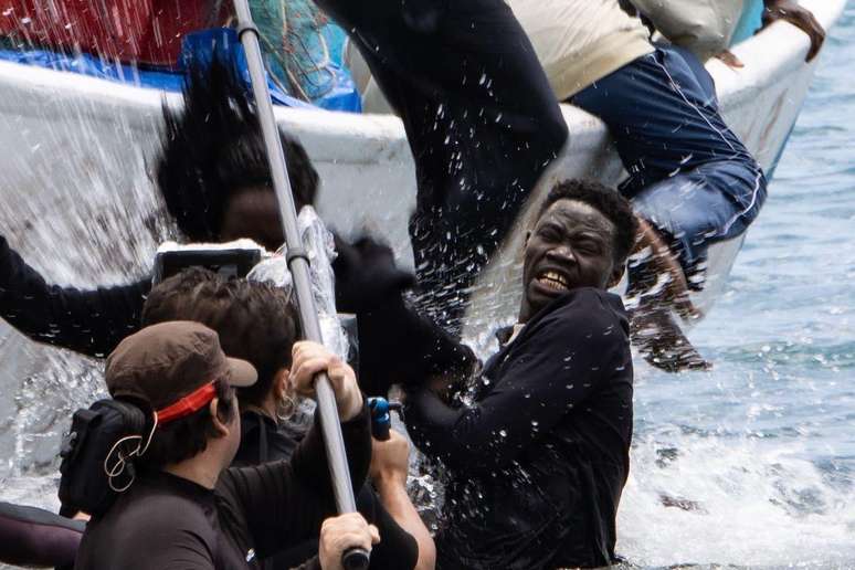 A maioria dos amigos de Thiambou Samb viajou até as ilhas Canárias, mas nem todos chegaram ao arquipélago. Um dos seus melhores amigos desapareceu no mar. A imagem é de um de seus filmes