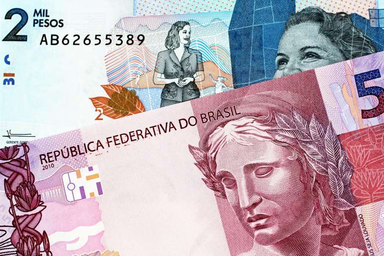 O real é bem mais valorizado que o peso colombiano; saiba quanto