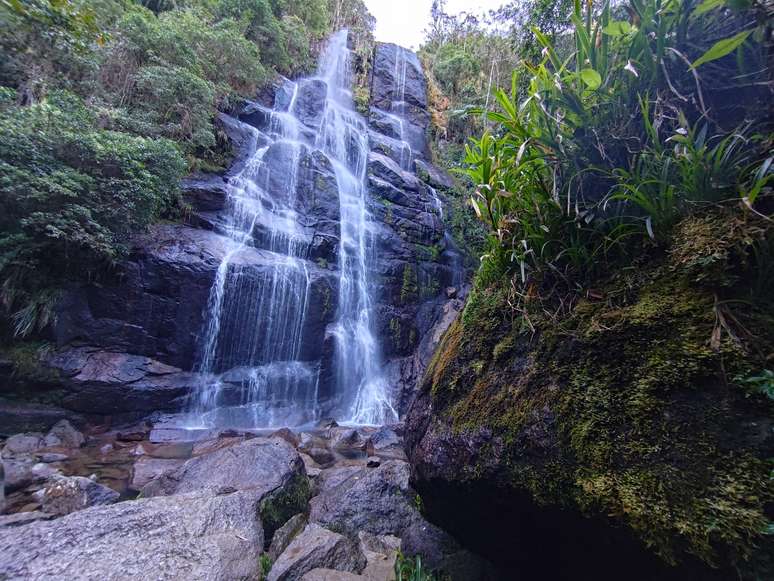 Foto Zenfone 10 cachoeira