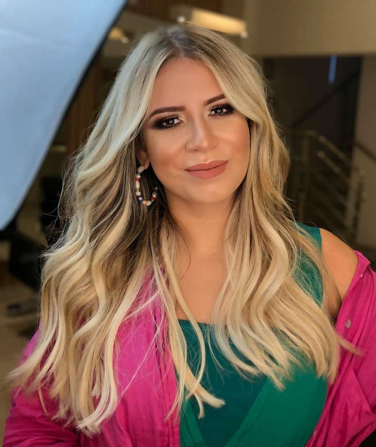 Mar&iacute;lia Mendon&ccedil;a, cantora