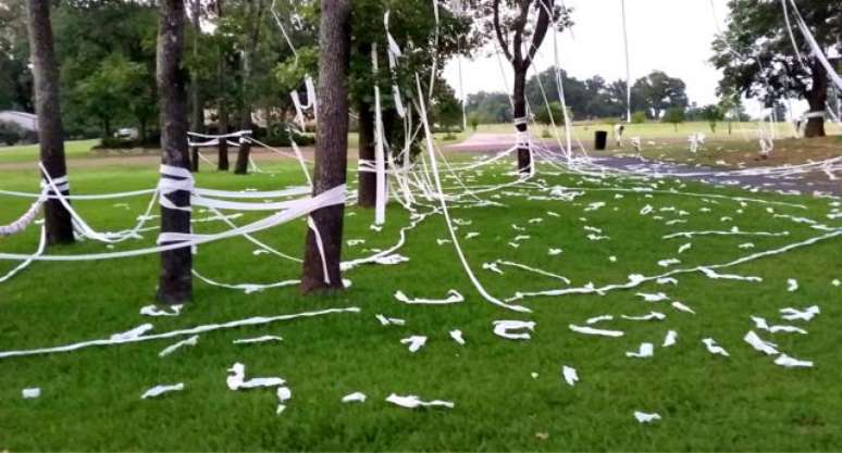 As travessuras tamb&eacute;m fazem parte do Dia das Bruxas.