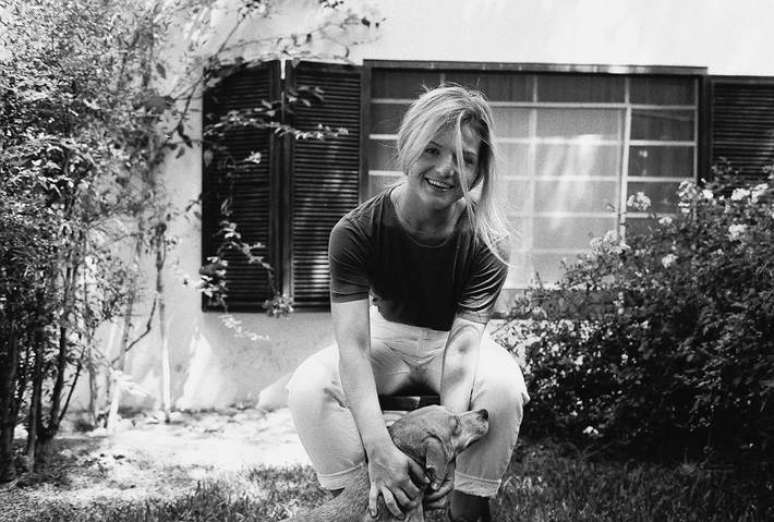 Na Murga, Pietra Possamai e sua cachorra Campanita, que inspirou o rosado natural de mesmo nome