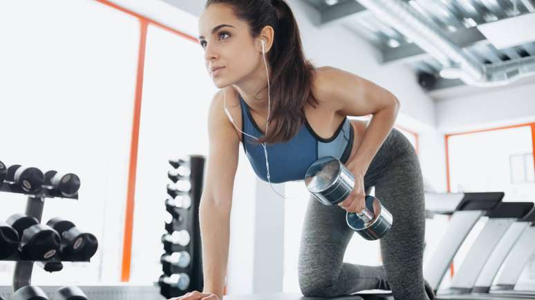 Musculação feminina emagrece e garante benefícios para a saúde da
