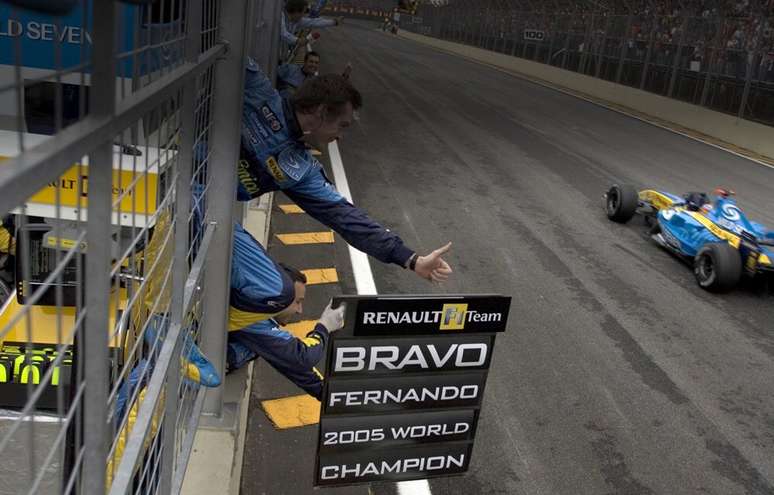 Fernando alonso chegou no gp do hot sale brasil de 2005