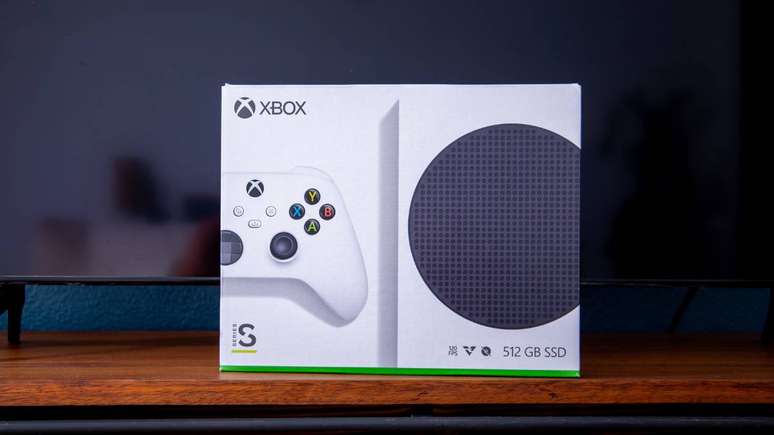 Preço do Xbox Series S será reajustado em aproximadamente 36%, aumentando em R$ 1000 no Brasil.