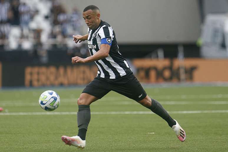 Marçal, na visão de muitos torcedores, deve sair da equipe titular –