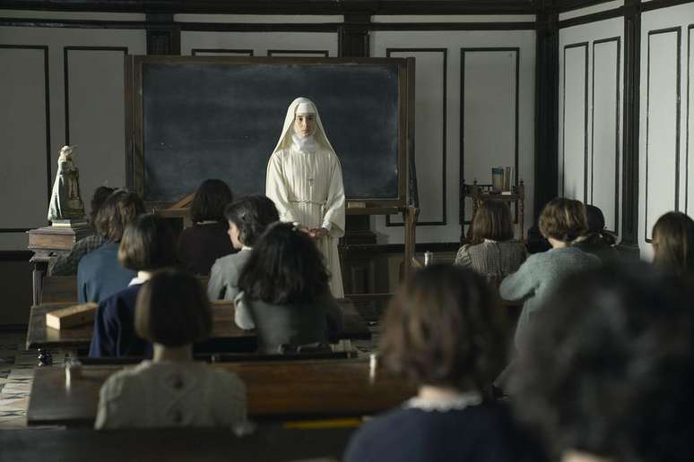 A noviça Narcisa e suas alunas em Irmã Morte (Imagem: Reprodução/Netflix)