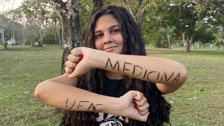 Thainá Araújo Barros foi aprovada em medicina