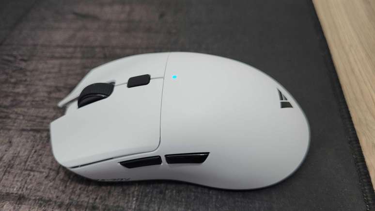 O mouse Hoku tem três botões customizáveis e boa construção