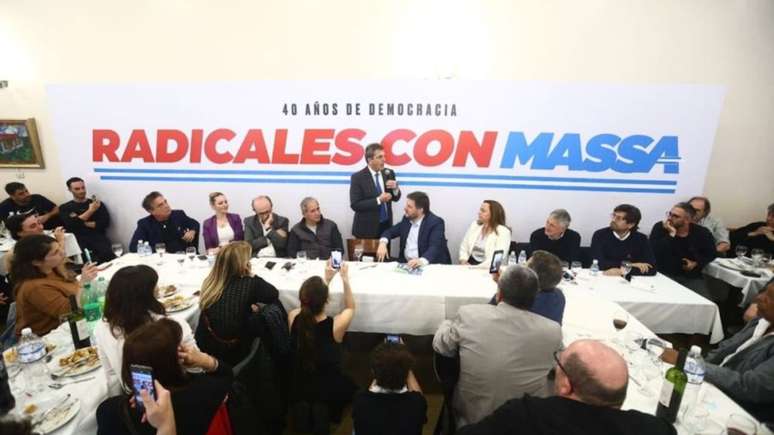 Sergio Massa em reunião com setores da oposição Crédito