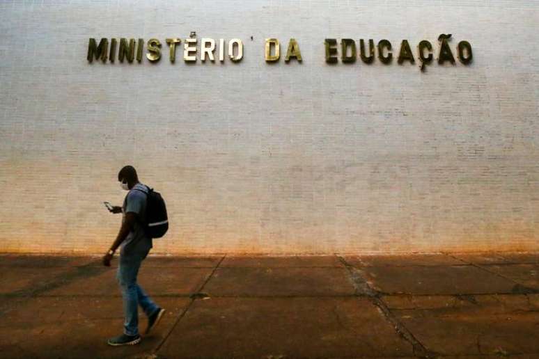 Fachada do Ministério da Educação; Lula sanciona lei que prevê renegociação de dívidas do Fies