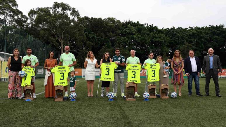 Abel e seus parceiros ganharam camisas personalizadas –