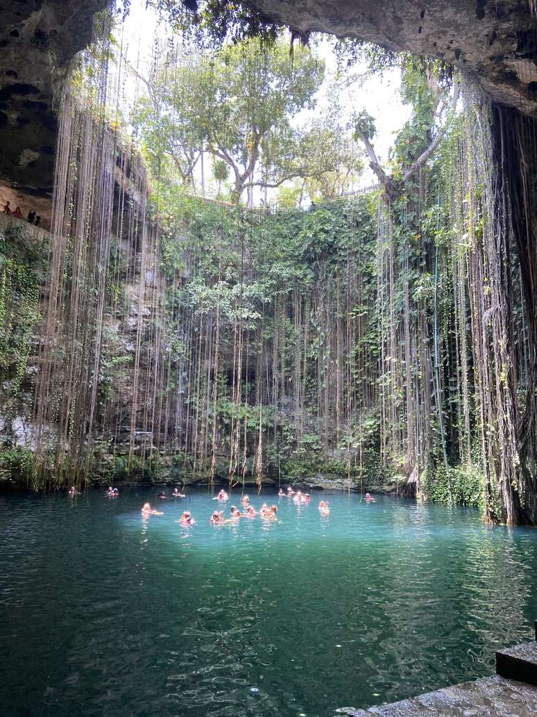 O cenote Ik-Kil &eacute; um dos mais impressionantes da Riviera Maya