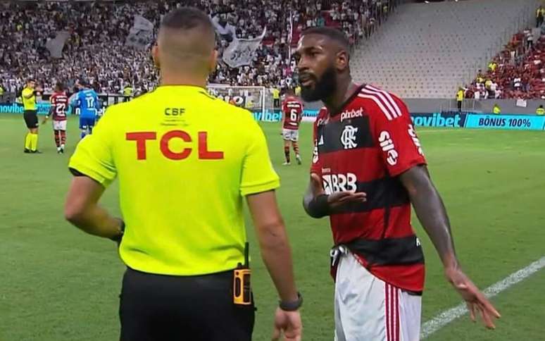 Flamengo x Santos: árbitro explica expulsão de Bruno Henrique: 'Me