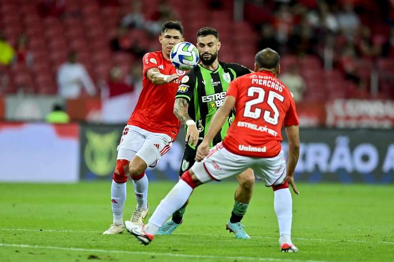 Corinthians empata no finalzinho do jogo com o lanterna América