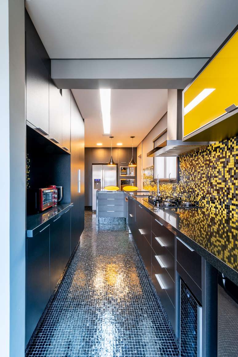 In a kitchen, regardless of its overall size, good circulation is essential | Project: Isabella Nalon In a kitchen, regardless of its overall size, good circulation is essential | Project: Isabella Nalon