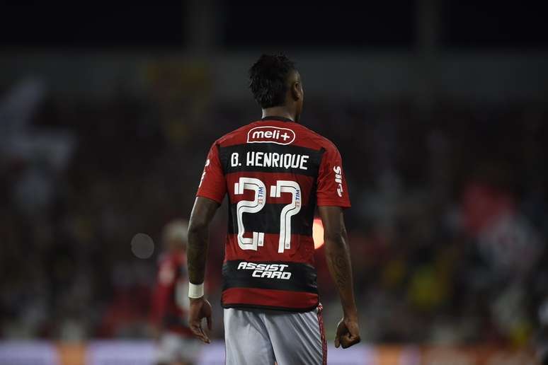 Saída de dois jogadores e novidade por Bruno Henrique