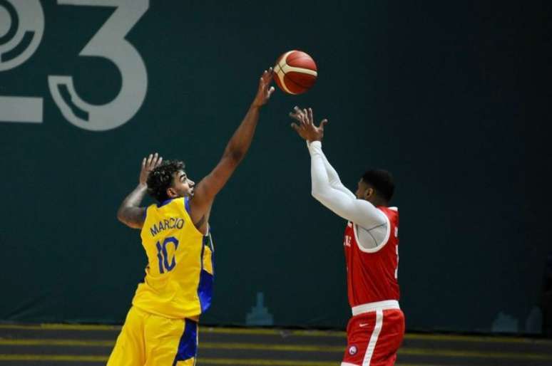 Seleção masculina de basquete vence Porto Rico e passa invicta