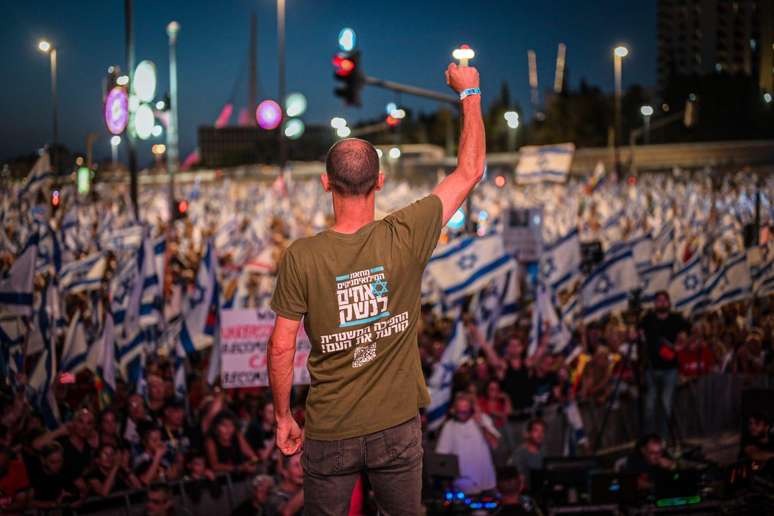 Ron Sharf cofundou os Irmãos em Armas, um grupo de reservistas israelenses que protestam contra as reformas judiciais do governo