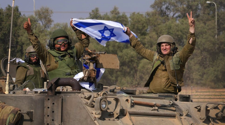 Soldados israelenses na fronteira com Gaza