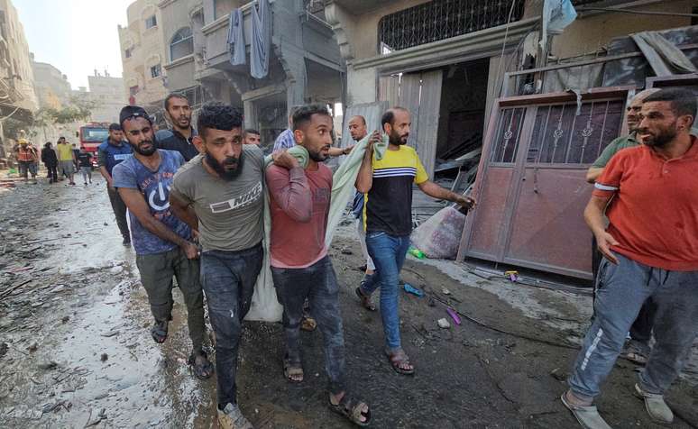 Israel diz que cercou Cidade de Gaza, e equipe da ONU fala em “risco de genocídio”