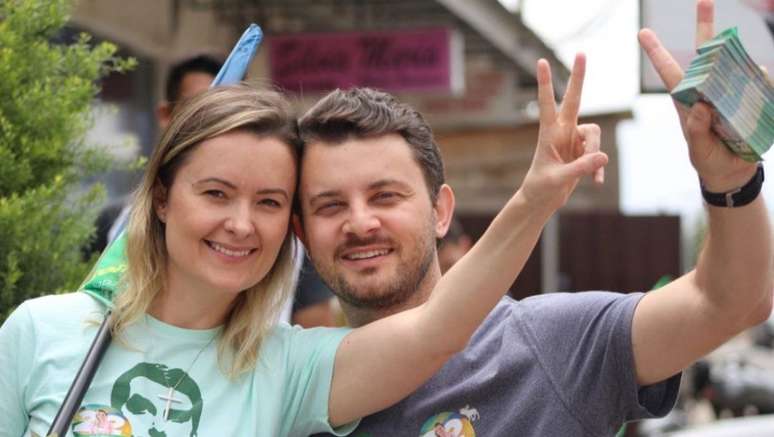Deputada federal Júlia Zanatta (PL-SC) e o marido, o advogado Guilherme Colombo.