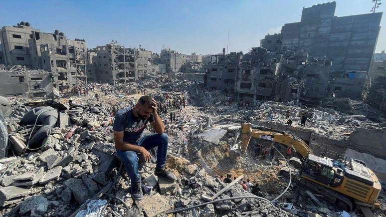 As consequências de um ataque ao campo de refugiados de Jabalia, em Gaza, no início desta semana