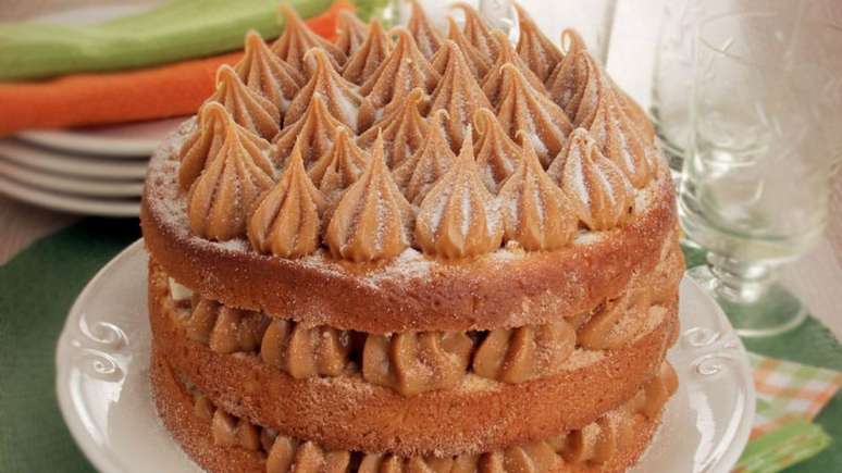 Naked churro cake: baker’s recipe for birthdays
