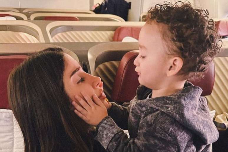 Bianca Andrade e o filho, Cris, de dois anos